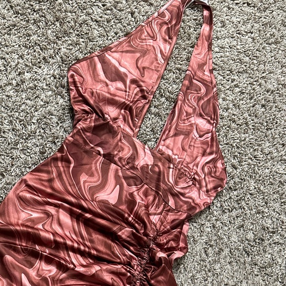 HALTERNECK BODYCON DRESS WITH THIGH DRAWSTRING. - Picture 4 of 8